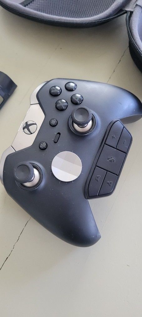 Battlefield 1 Xbox 1 With 2 Controllers& Headphones