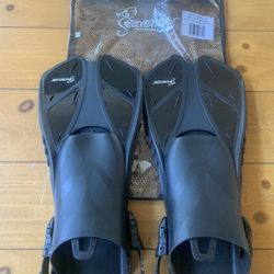 New Snorkel Fins- Large Comes With Bag
