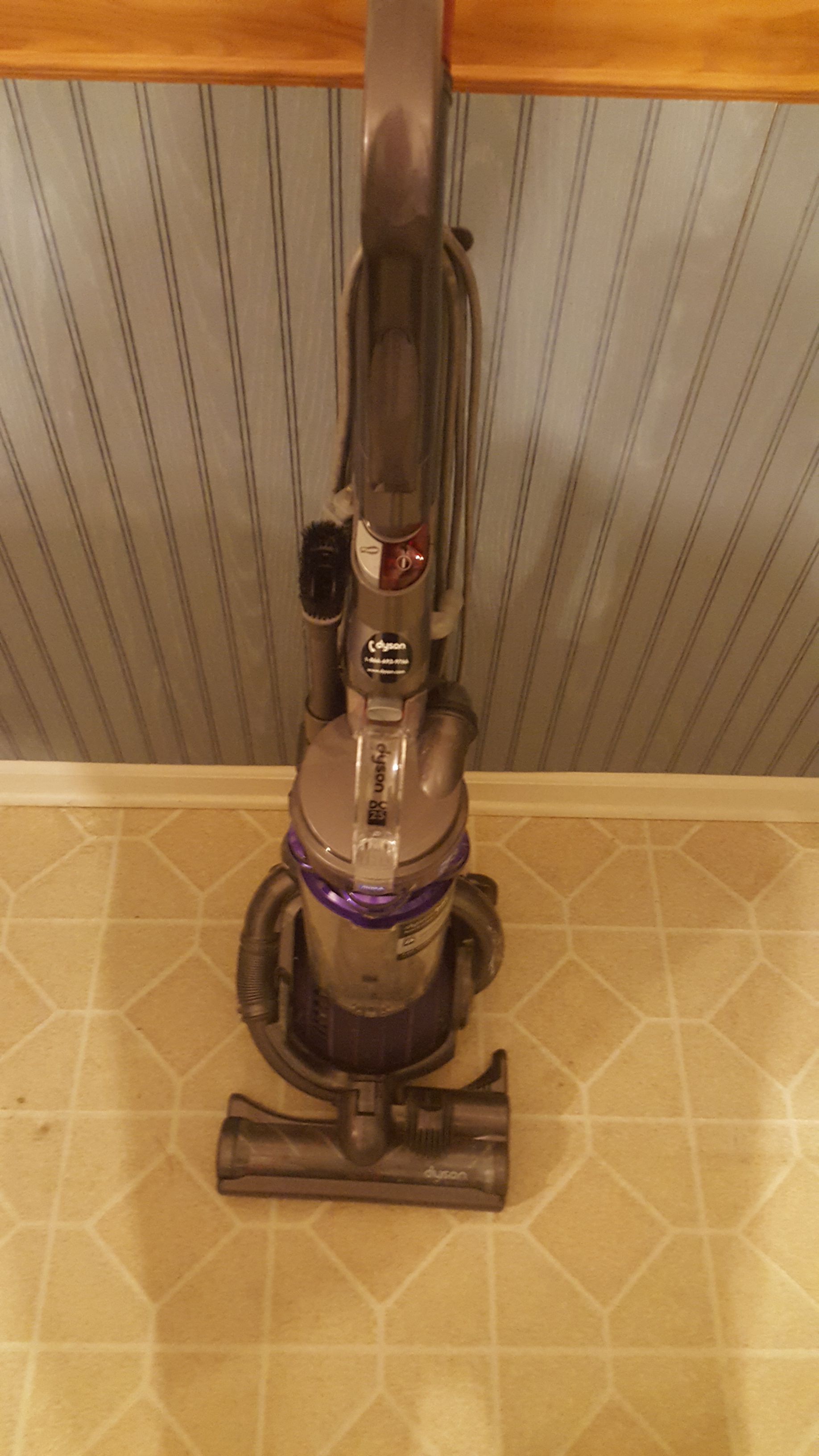 DYSON Dc 25 Animal Ball Vacuum Cleaner SEE MY OTHER VACS I've GOT OVER 85 VACS FOR SALE