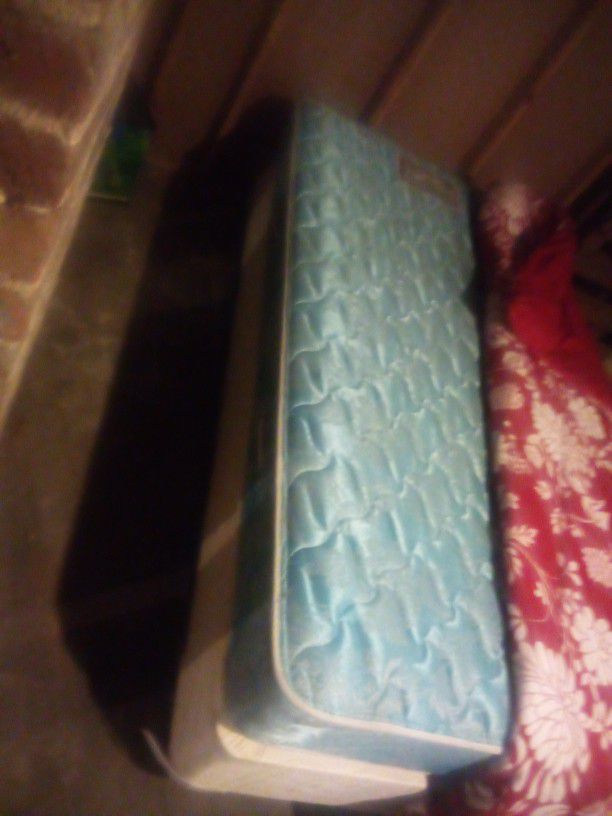 Twin Bed Set New Condition 