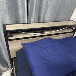 Twin Storage Bed. Excellent Condition 