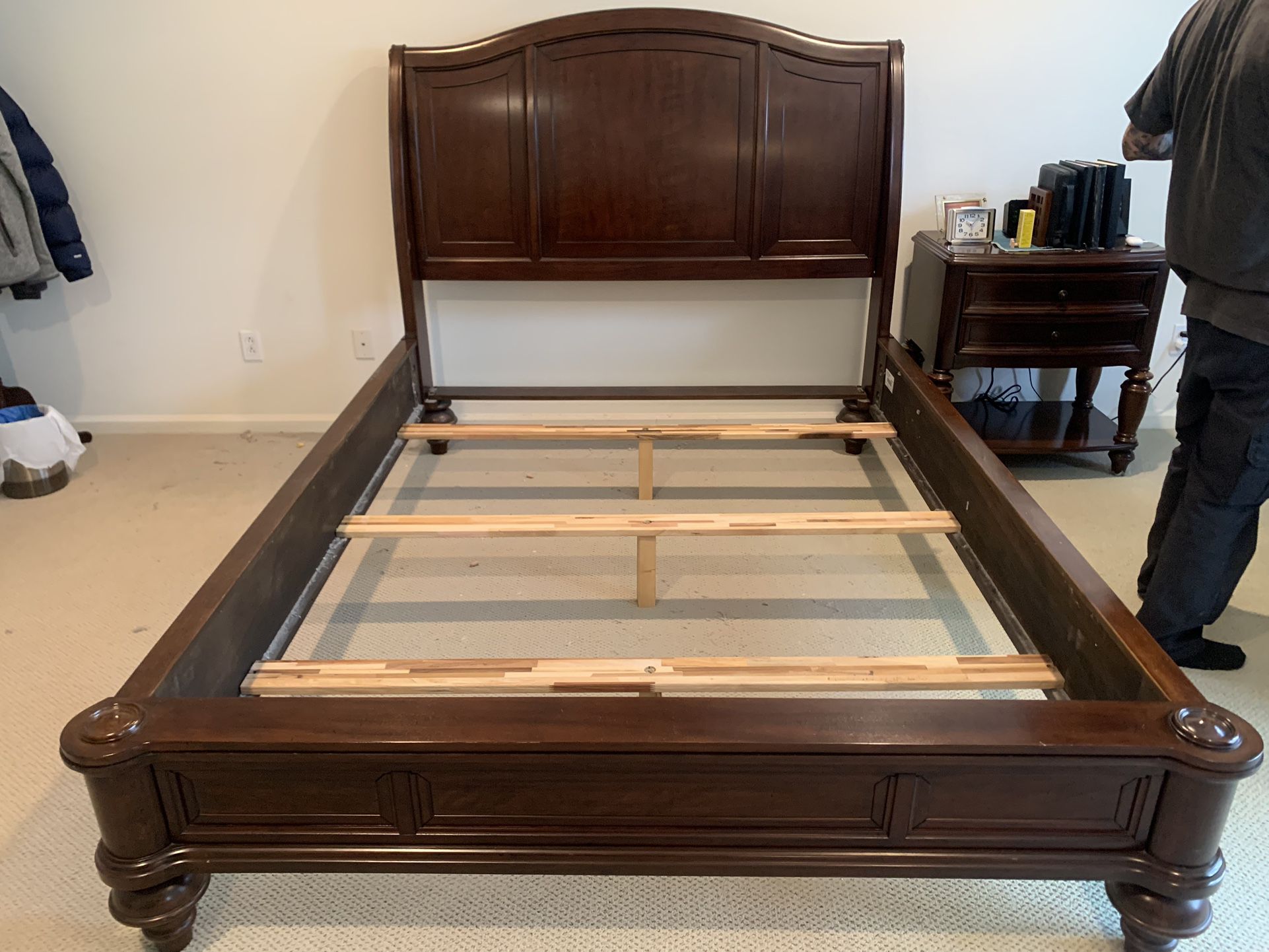 Flexsteel Wynwood Solid Wood Queen Bed Frame with Box Spring (Mattress is NOT included)