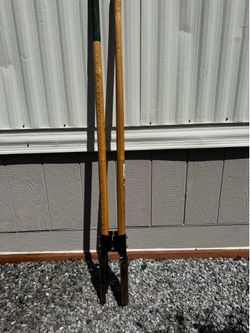 Post hole digger with ruler