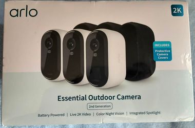Arlo Essential2
2K OUTDOOR CAMERA
3 pack
