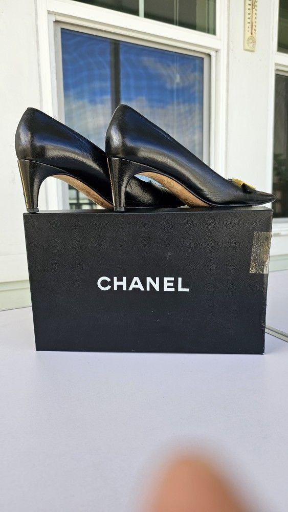 Chanel Classic Pump Size 6