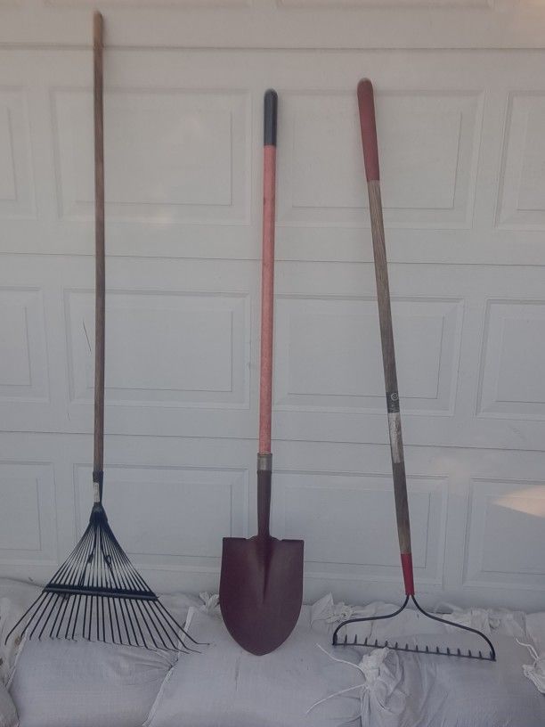 Yard tools,Around shovel digging,   2metal Rake,  all 3