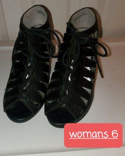 Like NEW Size 6 *STILL AVAILABLE