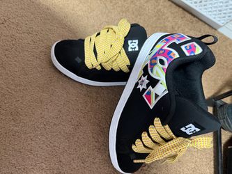 Women’s graffiti dcs size 8