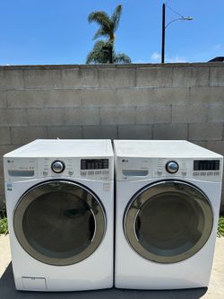 Washer and Dryer / Lavadora y Secadora