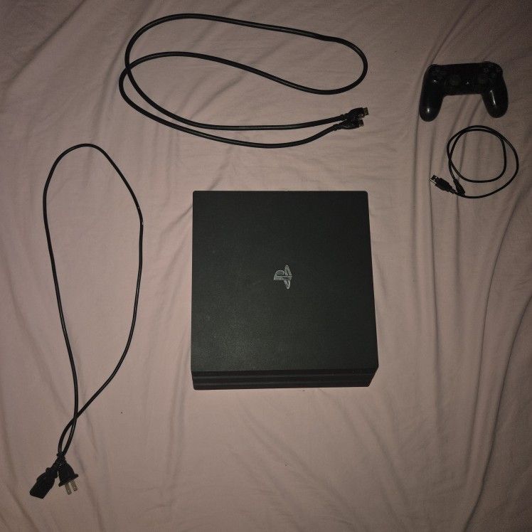 PS4 PRO WITH CONTROLLER AND 40 GAMES (USED)