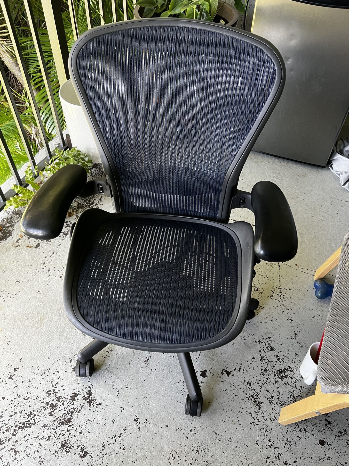 Herman Miller Aeron Office Chair Color “Nickel” Model AE123AWB OBO