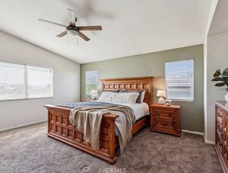 5-Piece Solid Wood Bedroom Set – Bed Frame, Nightstands, Dresser w/ Mirror, TV Stand