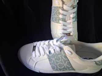 Women's 8.5 Calvin Klein tennis shoes
