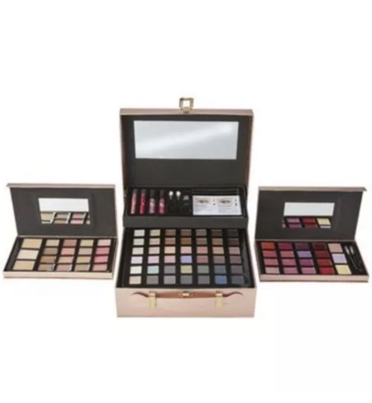 Prevari cosmetics train & jewelry case 89 piece