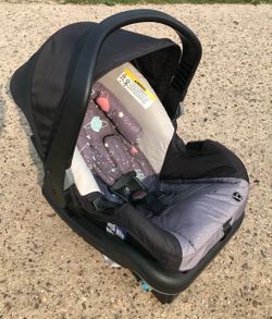 Infant car seat with base