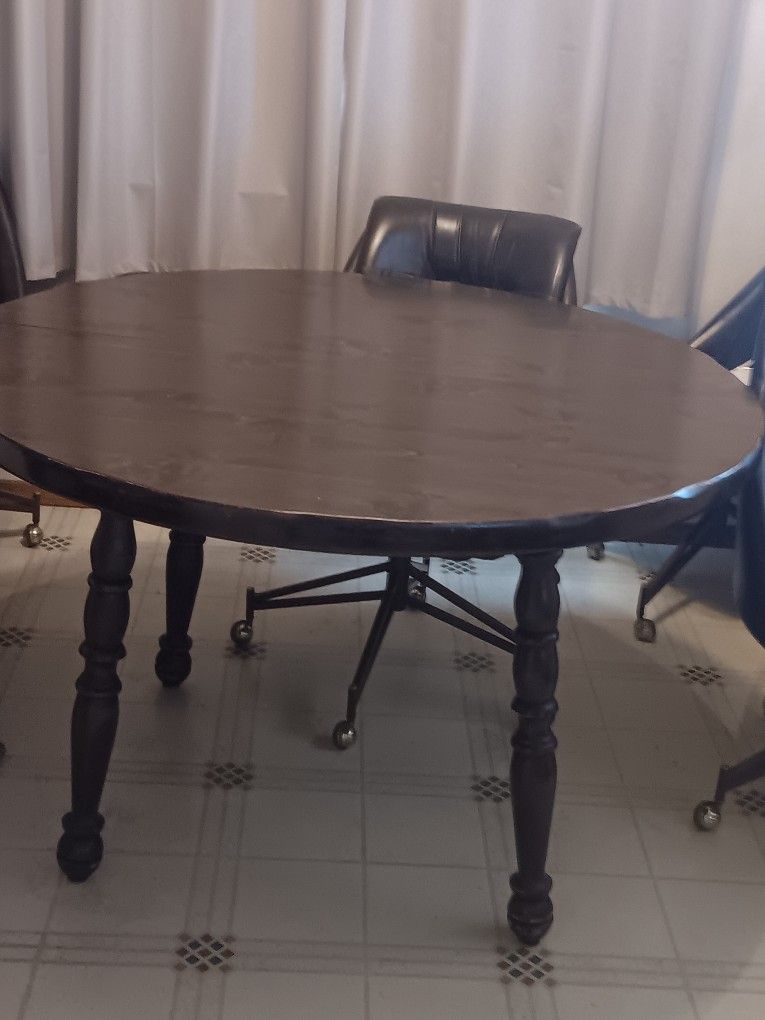 Table & 7 Rolling/swivel Chairs