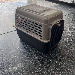 Retriever Plastic Dog Crate 