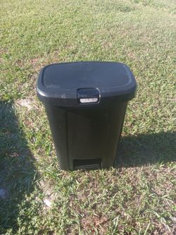Black Step On Trash Can 13 Gal