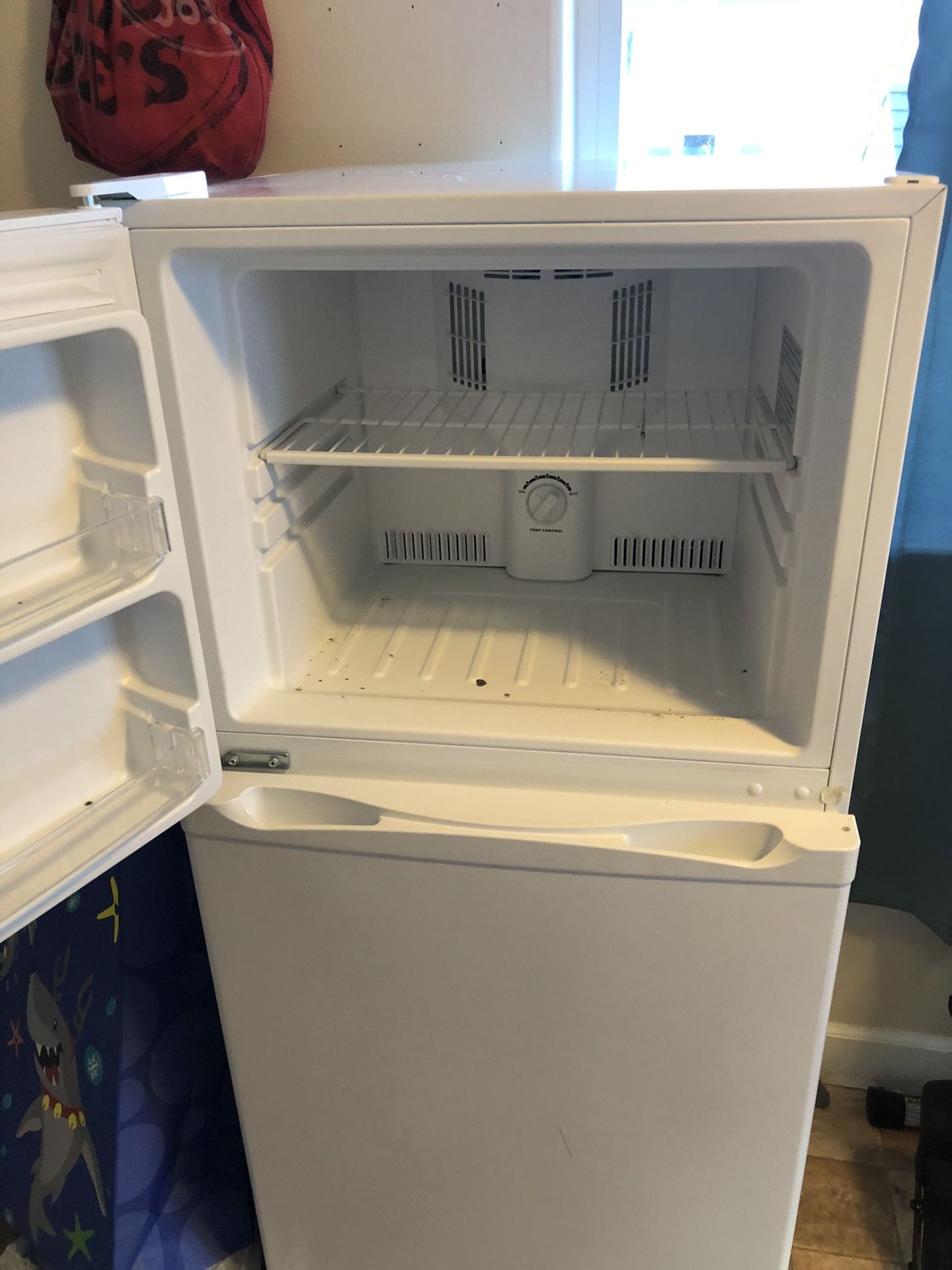 Small refrigerator for sale (10 CU FT) for Sale in WA OfferUp