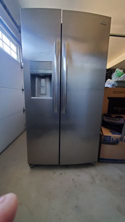 FRIGIDAIRE STAINLESS REFRIGERATOR