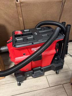 Milwaukee 6 gallon nexus vaclink shop vac like new used once! VAC ONLY $250 firm