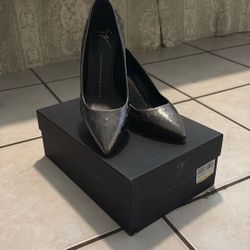 Giuseppe Zanotti Black Ostrich- Texture Heels - Size 39 / US 8.5 - New in Box