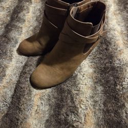 Women's Boots Size 7 1/2