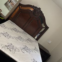 4 Piece Queen Size Bedroom Set 
