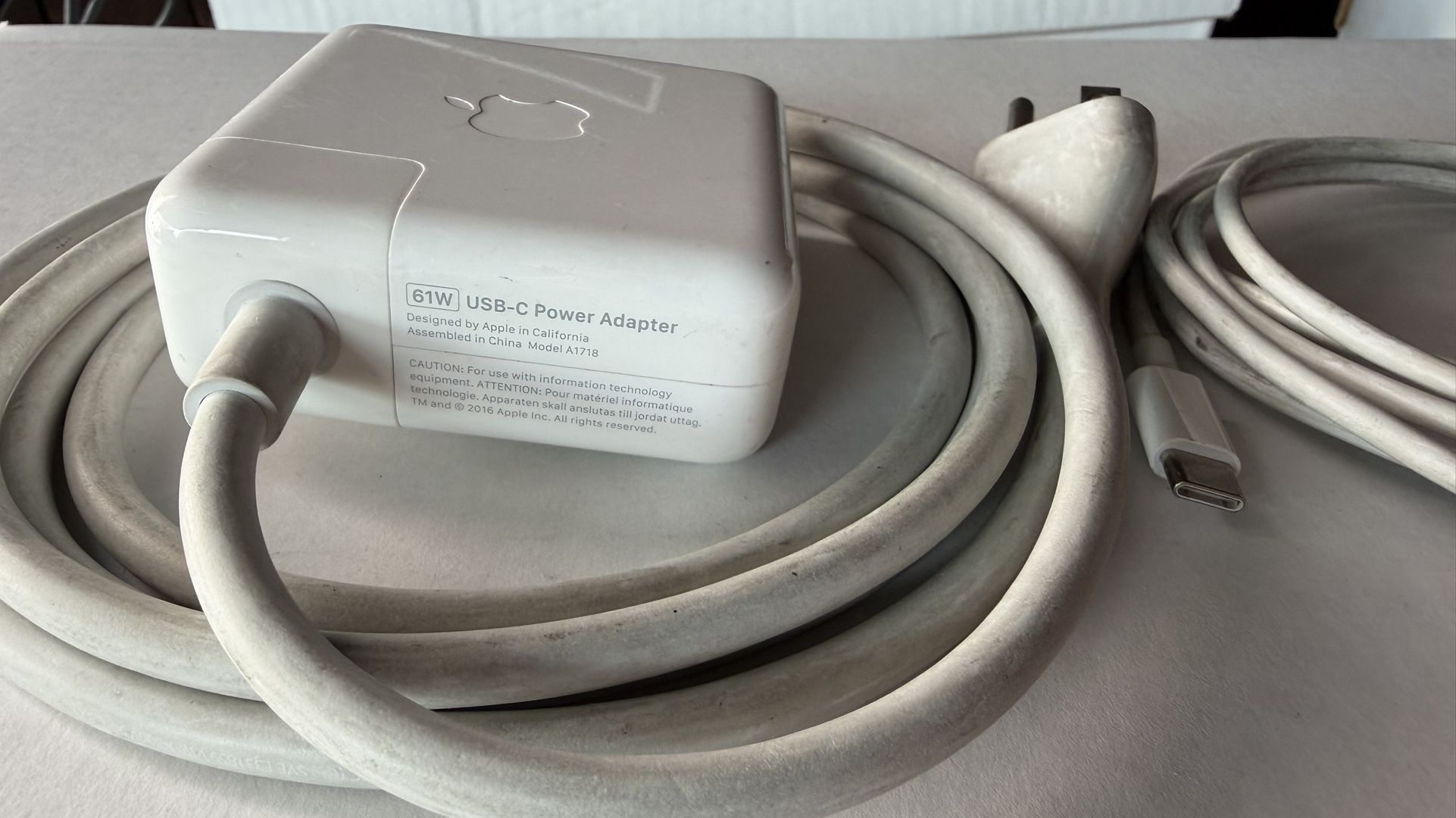 Apple 61W Power Adapter 