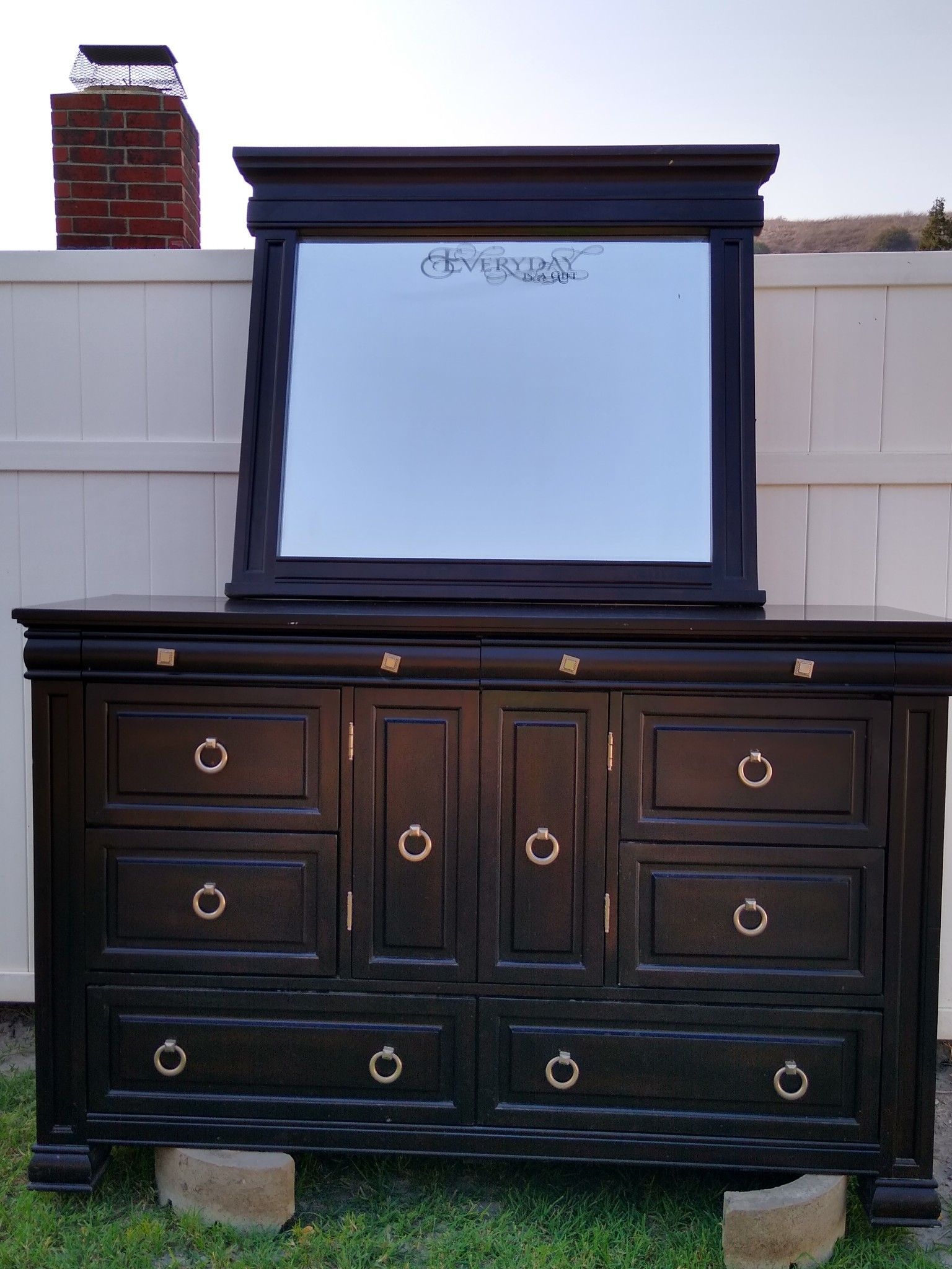 9 drawer dresser in good condition