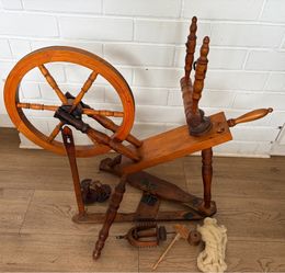 19 CENTURY ANTIQUE WOODEN SPINNING WHEEL "FOR PARTS"