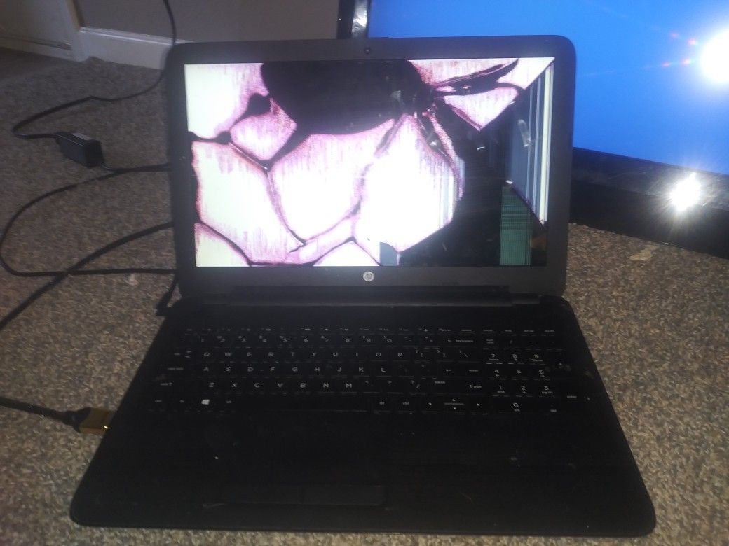 HP Laptop w/ broken screen, everything else working (for parts)