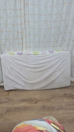 Baby crib mattress + two bed sheets