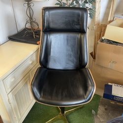 Leather Swivel Chair 