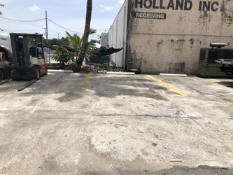 Truck parking nw Miami 33147
