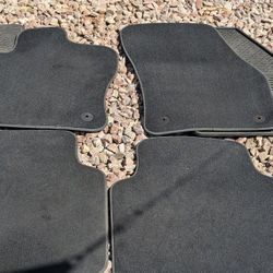 2018-2024  OE VW Tiguan SE Full Set Of Velour & 2 Front Rubber Floor Mats