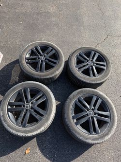 Mercedes-Benz OEM Wheels with 2 Pirelli Tires Set of 4