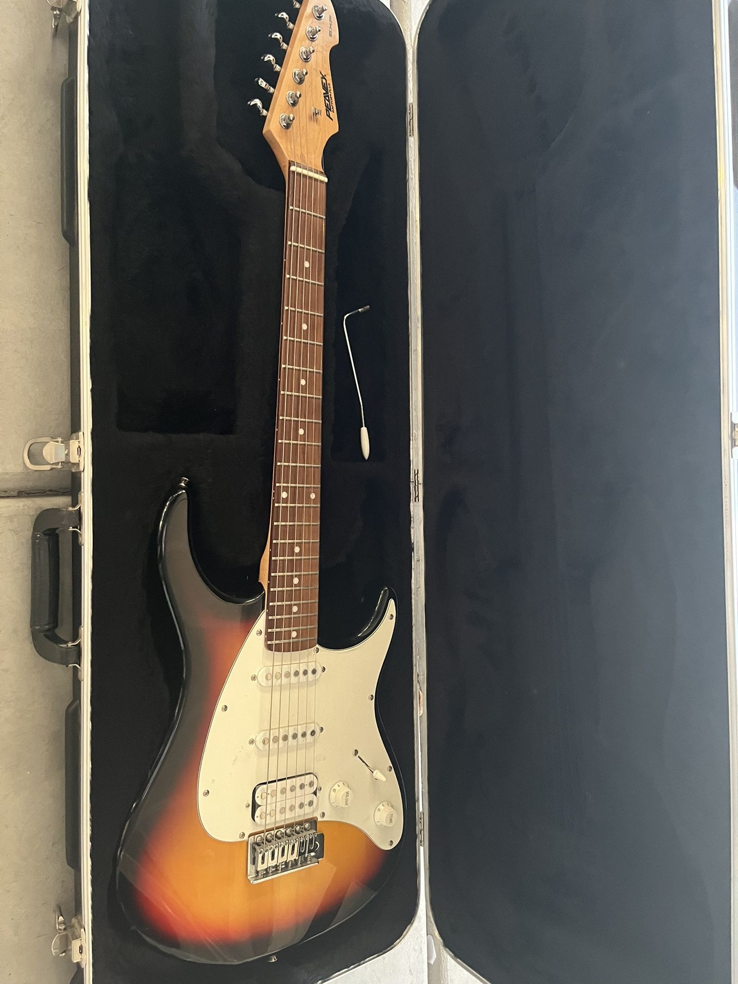 Peavey Raptor Plus EXP Electric Guitar come with a beautiful hard case