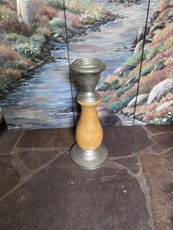 🕯️ Decorative Pedestal Candle Holder / Plant Stand – Wood & Metal Price: $25 (open to offers) Description: Stylish decorative pedestal that works g