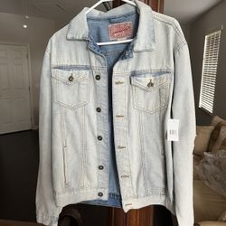 SUPER COOL LOOKING NEW DENIM JACKET SIZE L/ WAS $79/ NOW ASKING $30