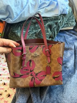 Coach bow medium
