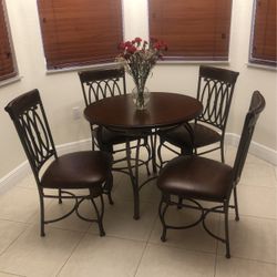 Breakfast table with 4 Chairs