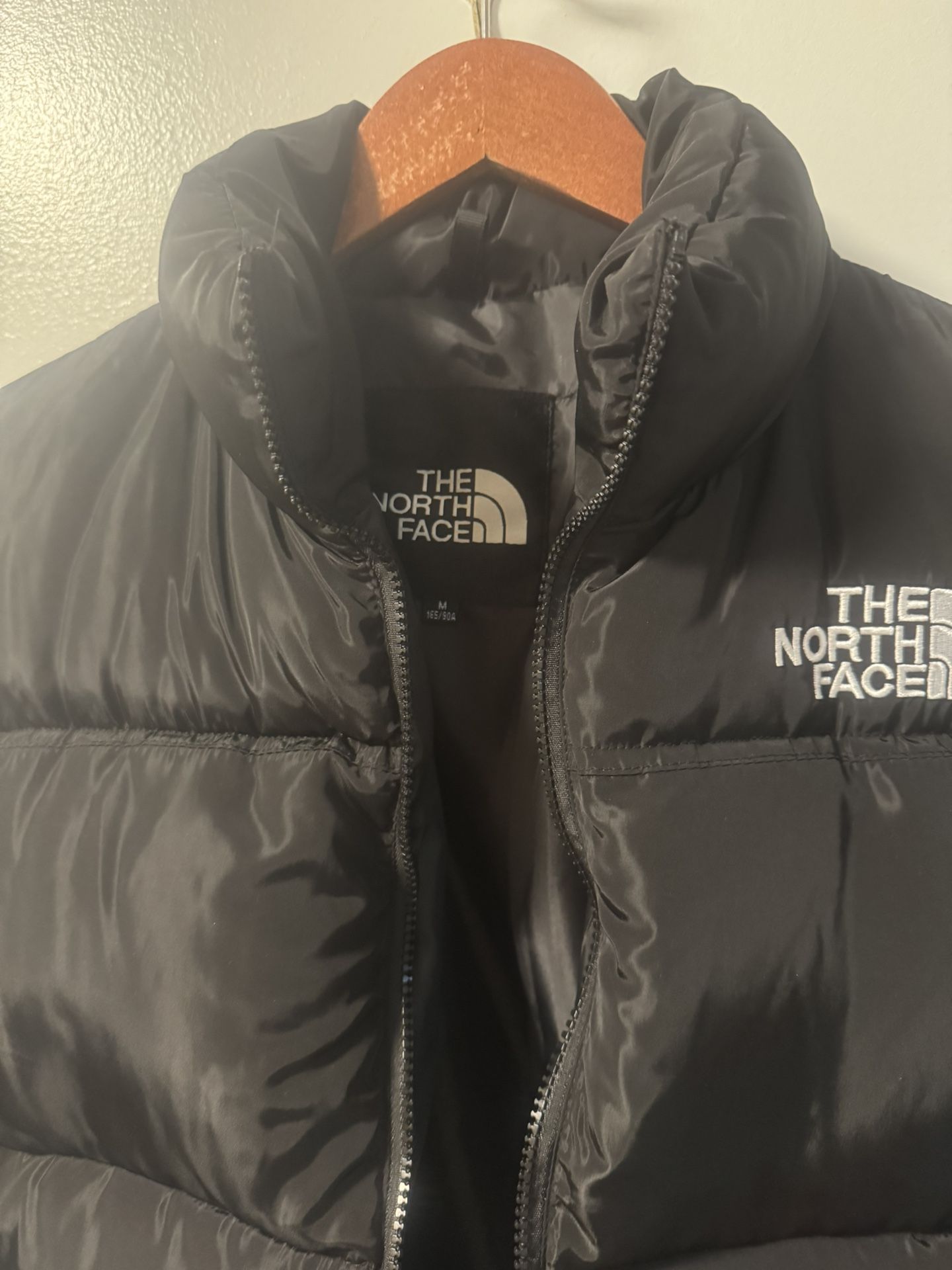 North face Men’s Jackets 700 Puffer size Medium pickup in Renton