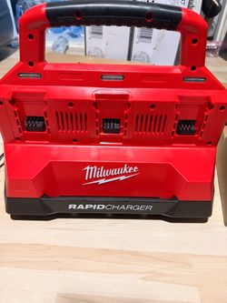 Milwaukee 6 Port Charger Packout