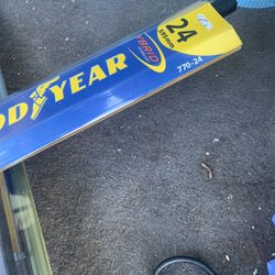 Hybrid (1) 24 Inch And (1) 22 Inch Windshield Wipers. Each $10 