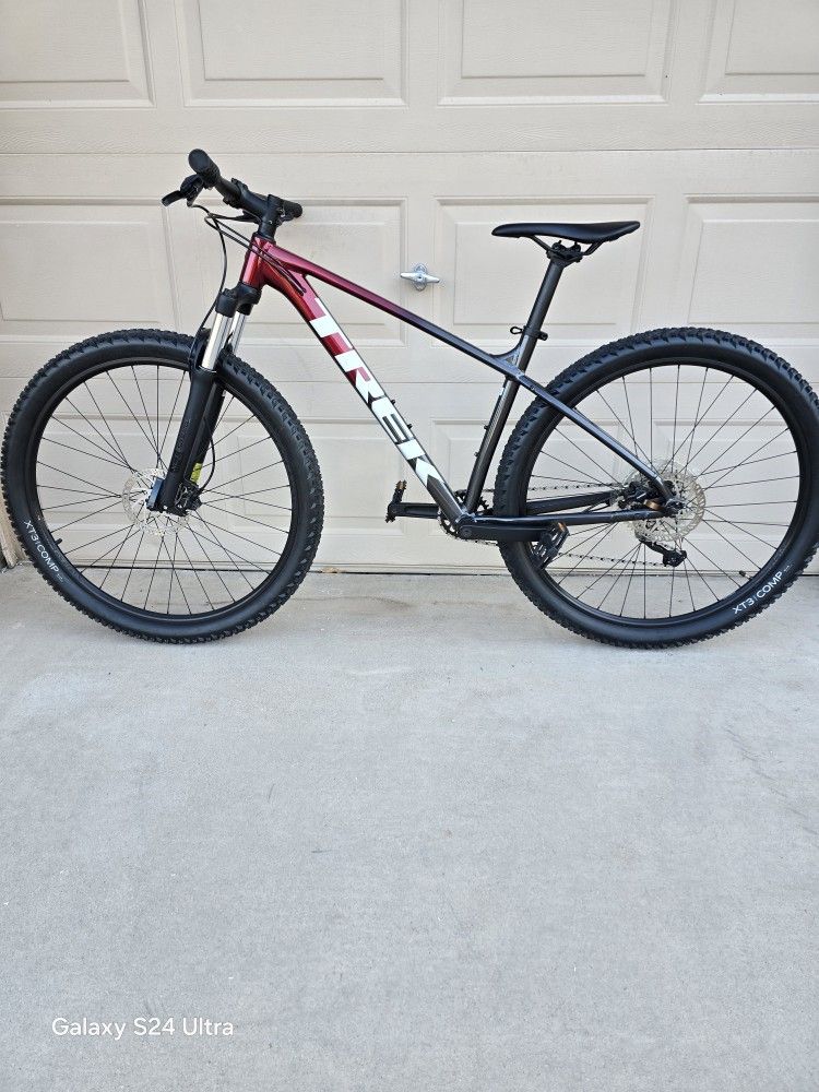 TREK MARLIN 6 MOUNTAIN BIKE, 29ER, 1X10 (M/L FRAME)