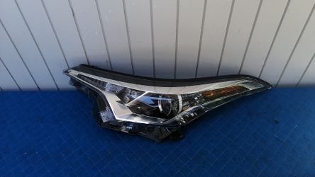 2018-2019 Toyota HHR headlight passenger side OEM