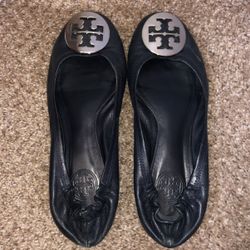 Tory Burch Flat. Size 7.5 Silver. In Good Condition $60 OBO