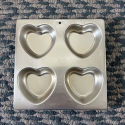 Wilton 4 Hearts Aluminum Cake/Brownie Pan