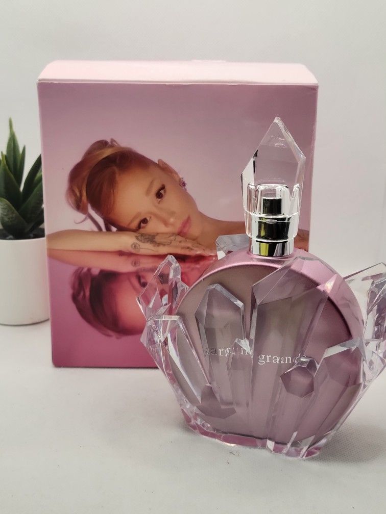 Ariana Grande
r.e.m. Cherry Eclipse Eau de Parfum
3.4 fl